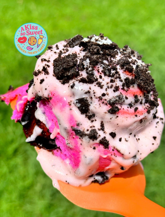 4 Pink Oreo Cinnamon Rolls